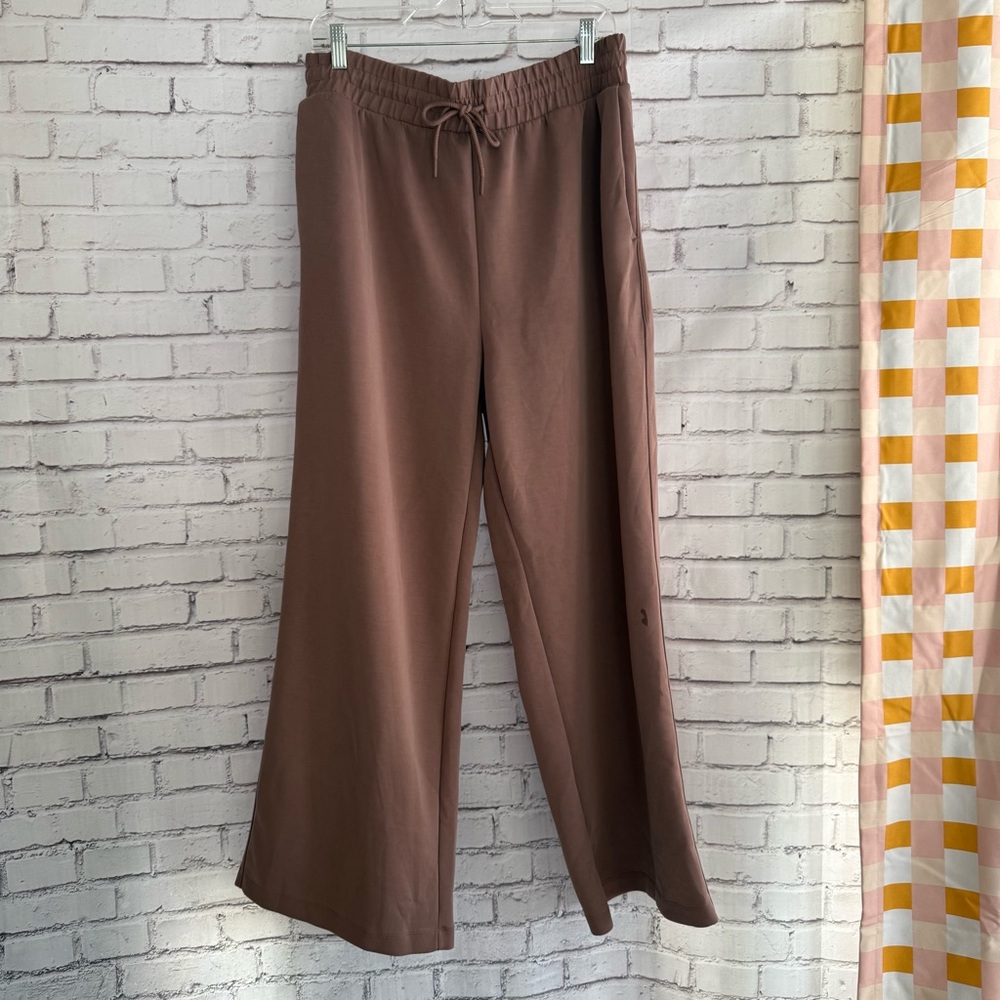 Airy Sleek‎ Wide-Leg Pants
